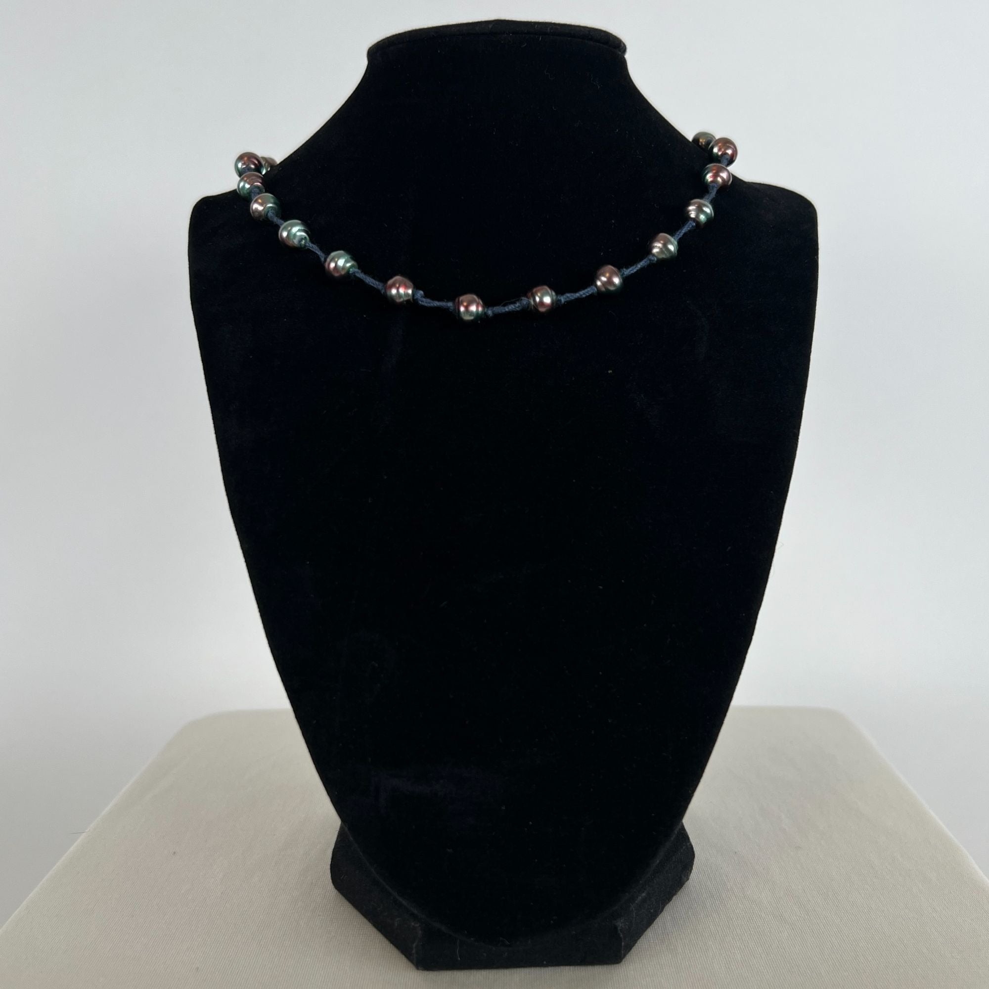 Vintage Y2K Iridescent Pearl Choker Necklace