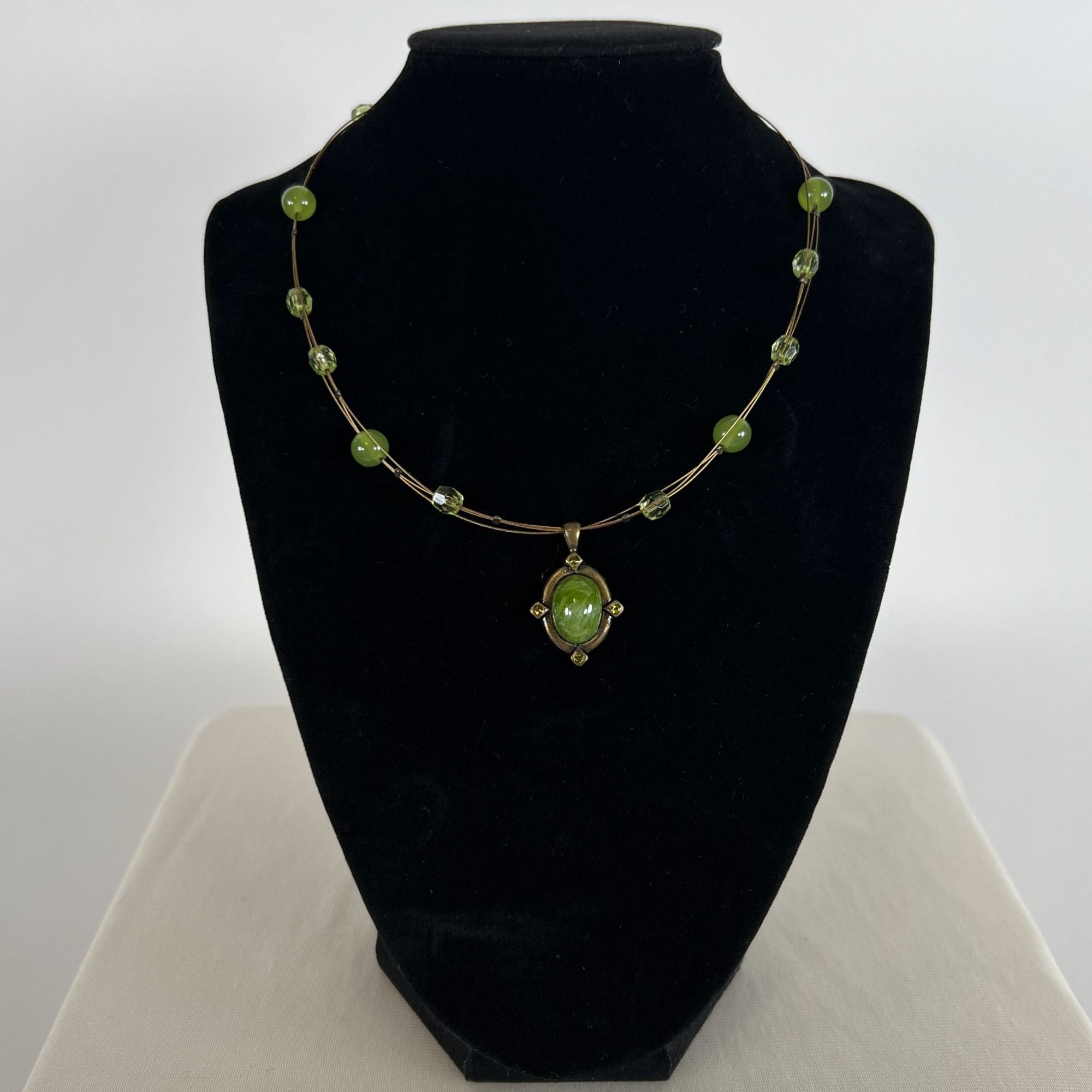 Vintage Y2K Green Beaded Wire Stone Necklace